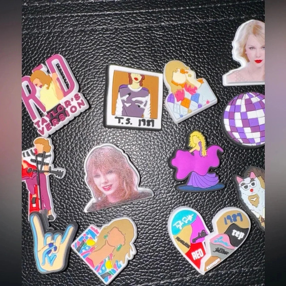 25 SET OF TAYLOR SWIFTIE ERAS CROC JOBBITZ THEMSED SHOE CHARMS SHOWGIRL POETS - Picture 4 of 5